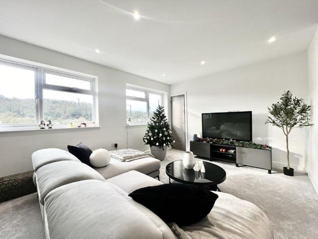 Godstone Road, Kenley, CR8 2 bed maisonette to rent £7,150 pcm £1,650 pw