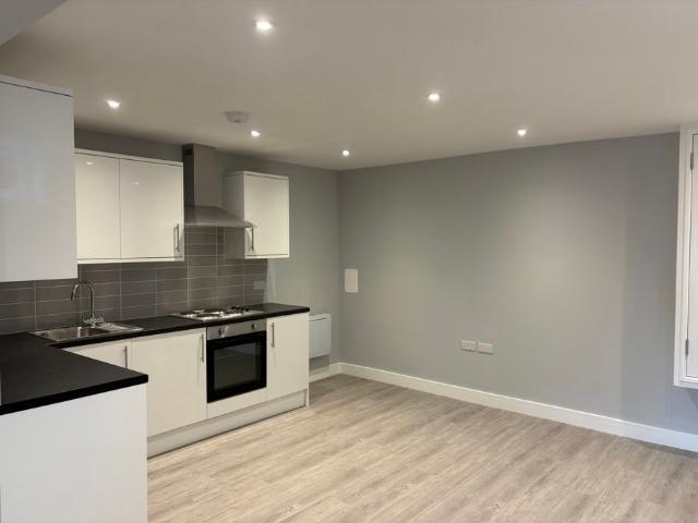 Godstone Road, Whyteleafe CR3, Studio to rent, £950 pcm | PrimeLocation