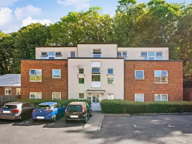 Godstone Road, Whyteleafe CR3, 1 bed flat to rent, £1,250 pcm | PrimeLocation