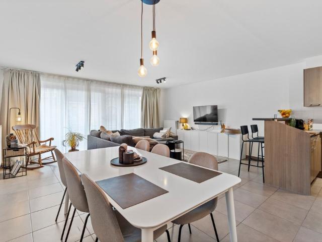 Goed onderhouden 1 slaapkamerappartement met bureauruimte te huur in Koksijde Dorp