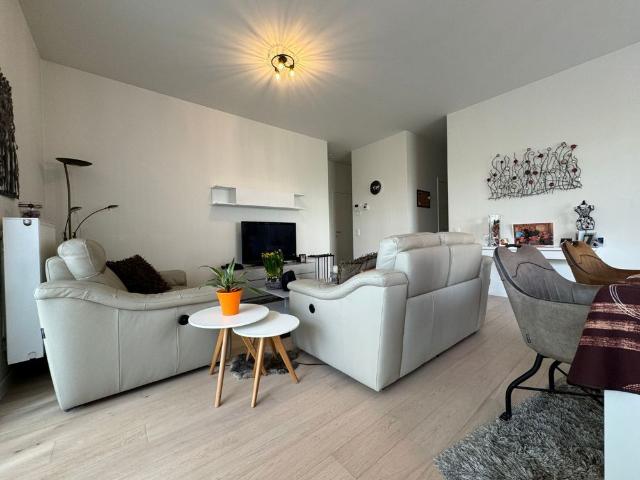 Goed onderhouden 2 slaapkamerappartement met meerdere terrassen aan de jachthaven van Nieuwpoort