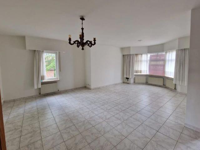 GOED GELEGEN APPARTEMENT MET GARAGE