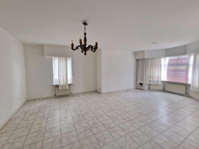 GOED GELEGEN APPARTEMENT MET GARAGE