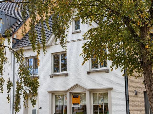 Goed gelegen burgershuis met terras aan Veemarkt te Brugge
