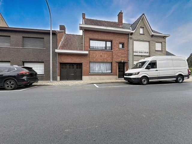 Goed gelegen woning met garage en uitweg