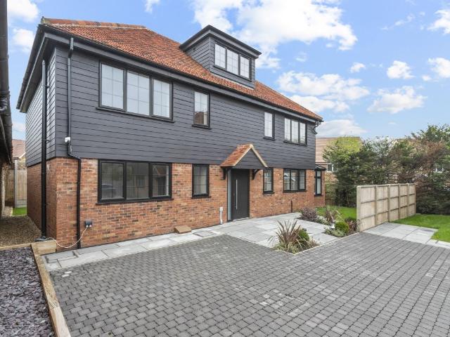 Goffs Lane, Goffs Oak, Waltham Cross EN7, 5 bed detached house to rent, £5,000 pcm | PrimeLocation