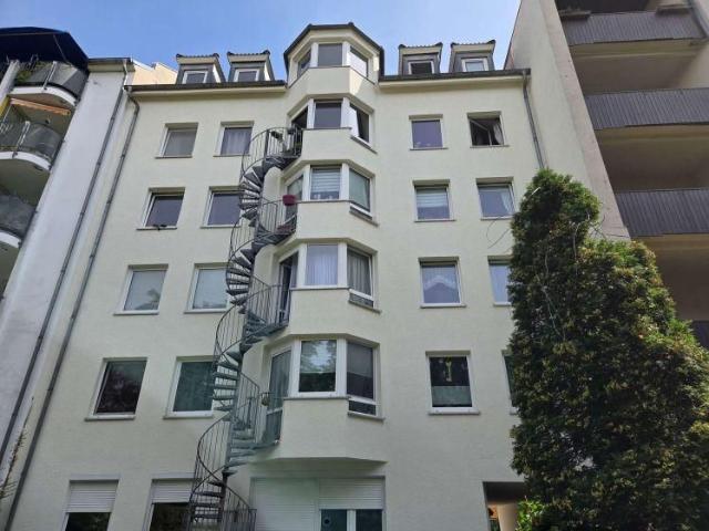 Gohlis I neu vorgerichtete Dachgeschosswohnung I Lift I Tiefgarage