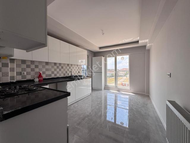 Göktaş'tan█ Okullar Bölgesinde Site İçinde 4+1 Kiralık Daire