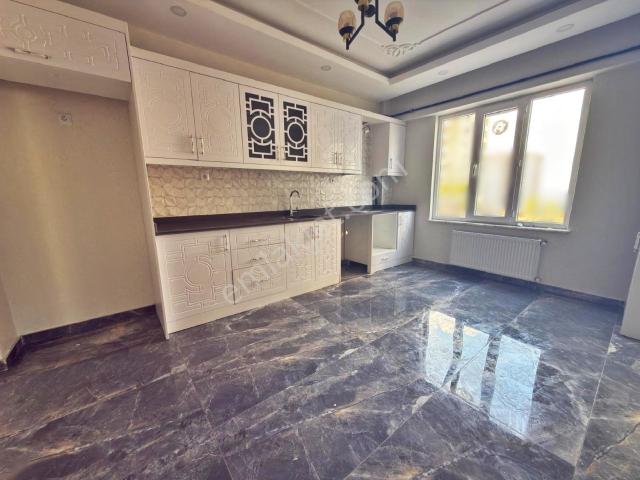 Göktürk1'de Cadde Üzeri Çift Cam Balkonlu Masrafsız Bakımlı 3+1