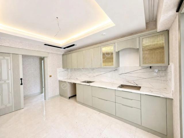 Göktürk'te Akıllı Panjurlu Cam Balkonlu 115 M² Takasa Açık 2.5+1