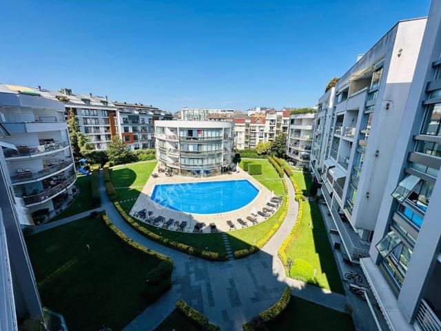 Göktürk'te Havuz Manzaralı,site'de 213m2 3+1 Kiralık Arakat