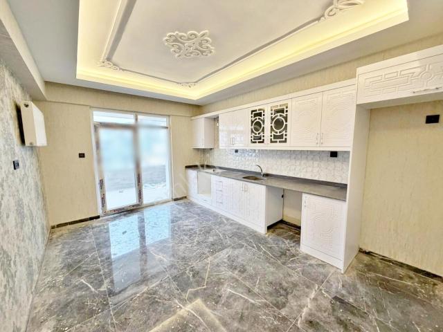 Göktürk'te Önü Açık Geniş Oturum Çift Balkon Bakımlı Arakat 3+1