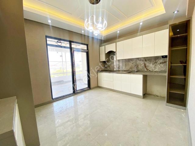 Göktürk'te Yerden Isıtma Geniş Balkon Az Katlı Sıfırlüx 2+1