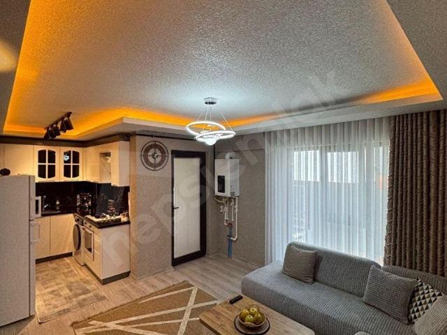 GÖKÇE EMLAK'TAN SARAYDA SIFIR EŞYALI SATILIK 1+1 DAİRE