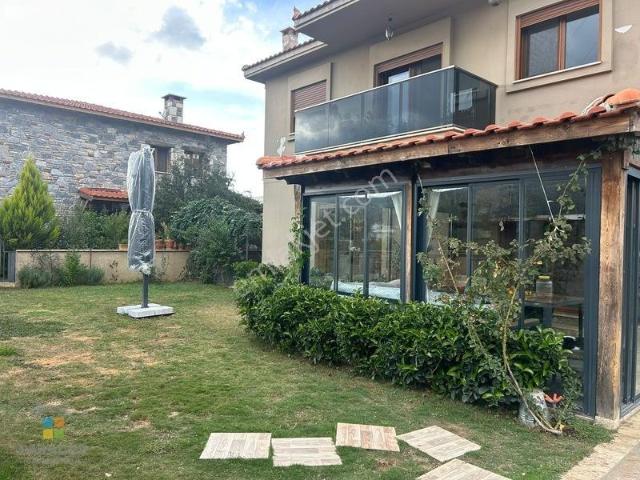 Gökçealan'da Satılık Lüks Müstakil Villa 4+1, 440m² Arsa
