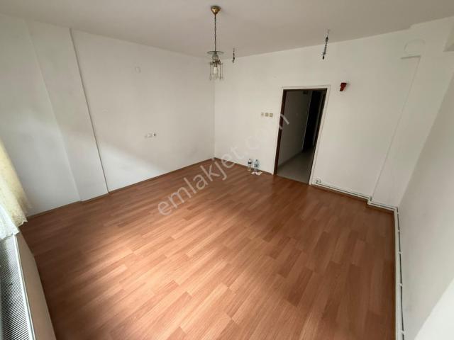 Gök Oryap'tan Kiralık Merkezi Konumda 1+1 80m² Daire !