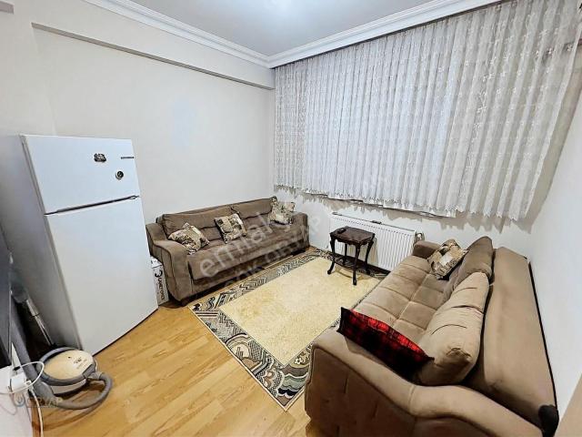 Gök Oryap'tan Satılık Merkezi Konumda Bakımlı 1+1 Giriş Daire !