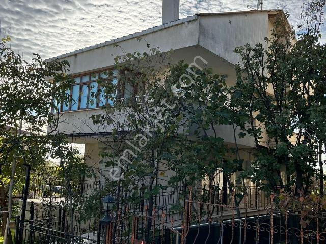 Gök Oryap'tan Satılık Merkezi Konumda Deniz Manzaralı 5+1 Villa