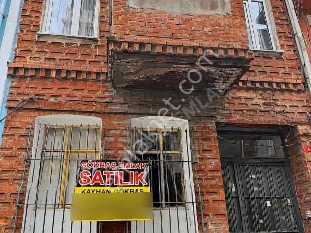 Gökbaş Emlaktan Balatta Satılık 4 Katlı Kargir Ev