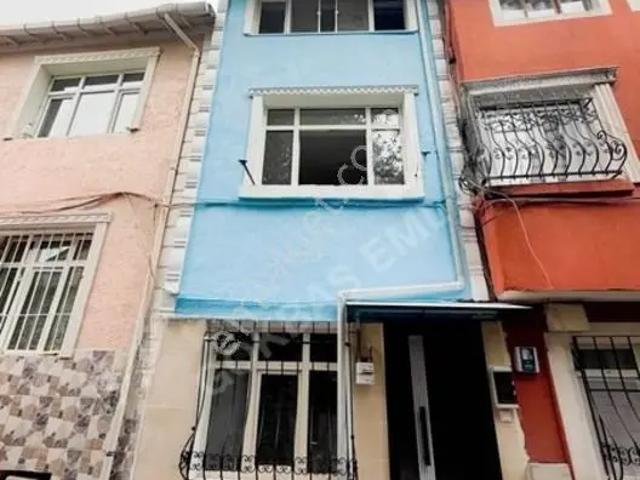 Gökbaş Emlaktan Prof.naci Şensoy Cad.satılık 3 Katlı Müstakil Ev