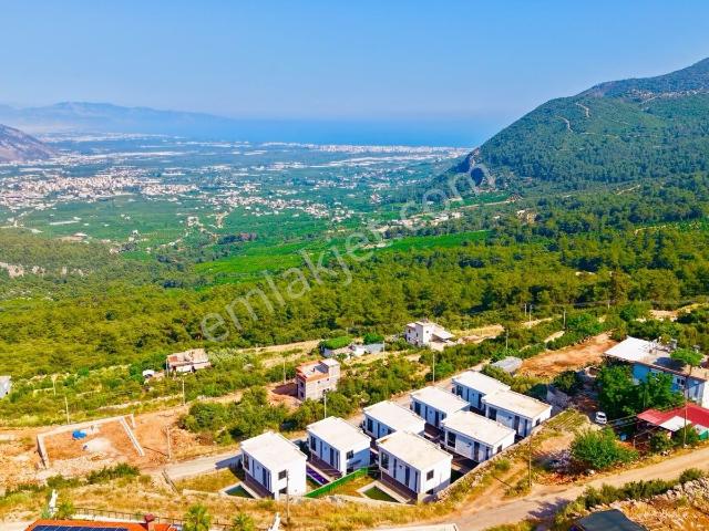 Gökhan Gökdemir'den Deniz Ve Doğa Manzaralı Satılık Villa