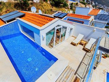 Gökhan Gökdemir'den Panoramik Deniz Manzaralı Satılık Villa