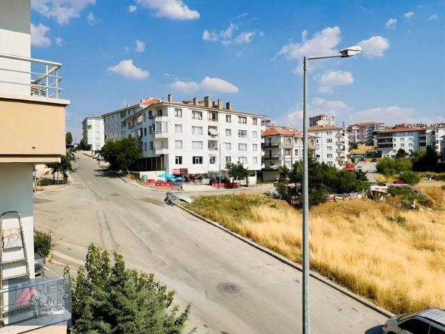 Gökhan Emlak'tan 3+1 Geniş Güzel Sanatlar Yanında Kiralık Daire