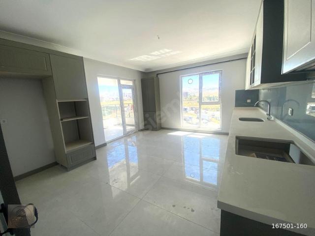 GÖKHAN'DAN YONCA ŞEHİR SİTESİN'DE FULL YAPILI SIFIR DAİRE