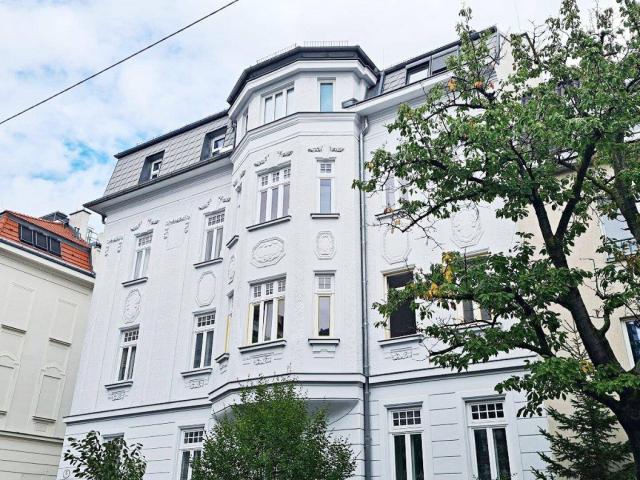 GOLTZGASSE, gepflegte 66 m2 Altbau, 2 Zimmer, Extraküche, Duschbad, Parketten, 1. Liftstock, S Bahn Oberdöbling
