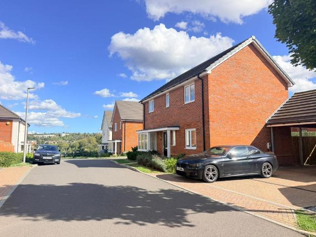 Golve Drive, Chatham ME5 3 bed detached house to rent £1,800 pcm £415 pw