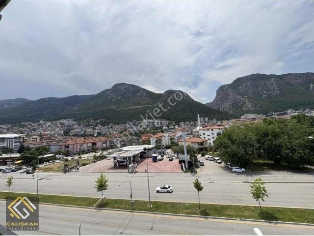 Göl Manzaralı/anayol Üstü/sitede/3 Cepheli 3 Cam Balkon