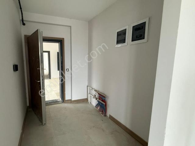 Göl Manzaralı, Kapalı Mutfaklı 4+1 Kiralık Daire