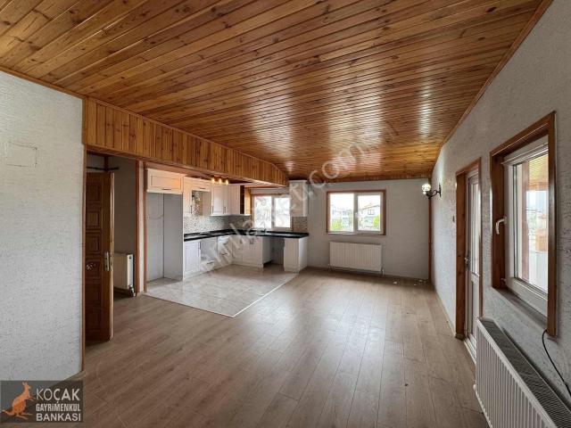 Göl Sahile Yakın Mesafede Geniş 1+1 Kiralık Daire