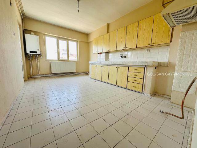 Göl san Gayrimenkul’den Zafer Mah. 3+1 140 M2 Doğalgazlık Kiralık Daire