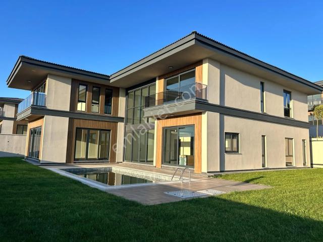 Göl Vadi Konakları'nda 7+2 Havuzlu Sıfır Boş Kiralık Villa