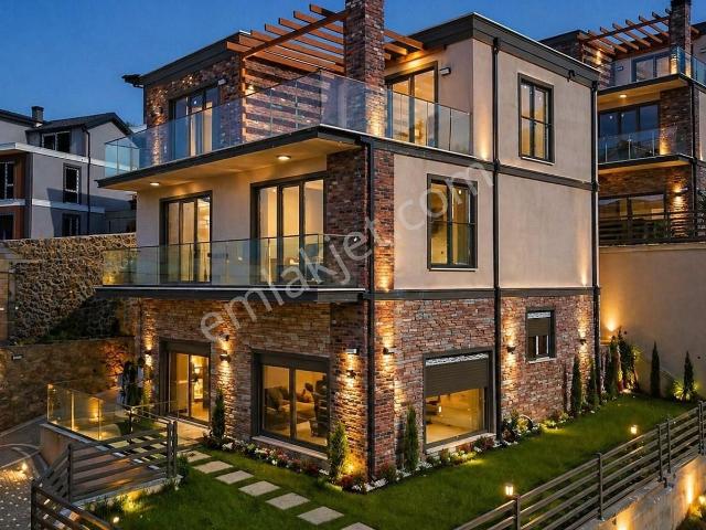 Göl Ve Şehir Manzaralı 5+1 Lüks Müstakil Villa Teraslı Şömineli