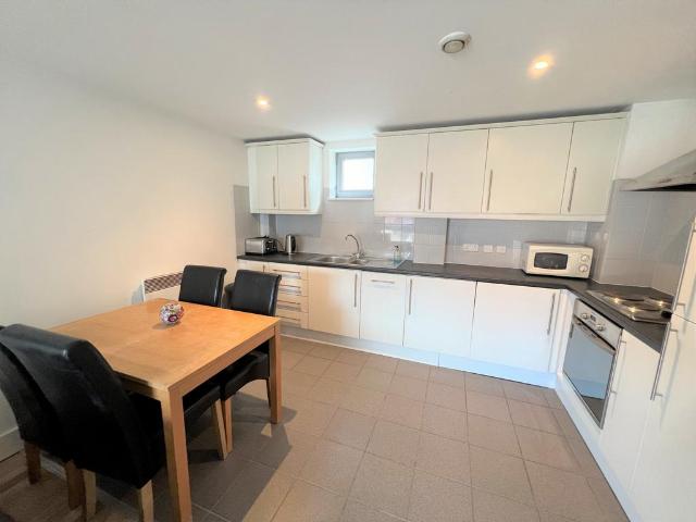 Golate Court, Cardiff, CF10 2 bed flat to rent £1,165 pcm £269 pw