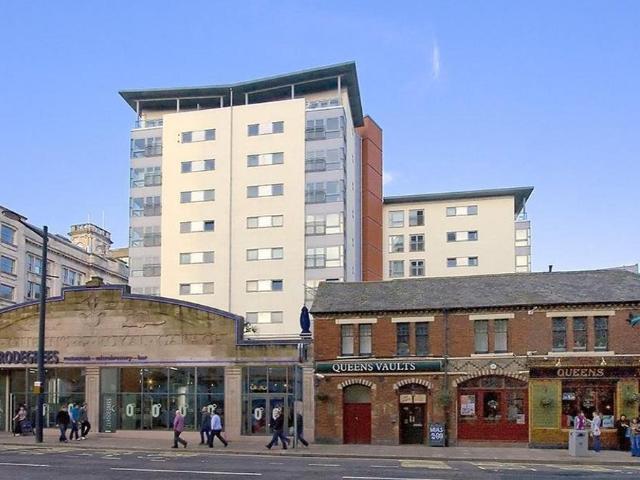 Golate Court, Cardiff City Centre 1 bed apartment to rent £850 pcm £196 pw
