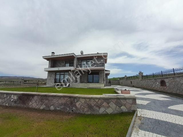 Gölbaşı Bahçelievler Mah. Göl Manzaralı Satılık Villa