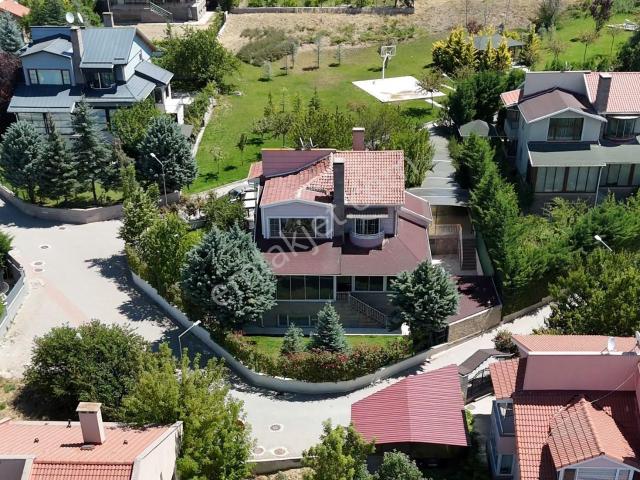 Gölbaşı Bahçelievler'de 6+2 Satılık Villa