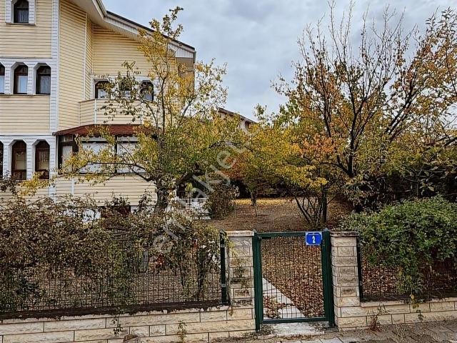 Gölbaşı Bahçelievler'de Trt1haber Sitesinde Villa