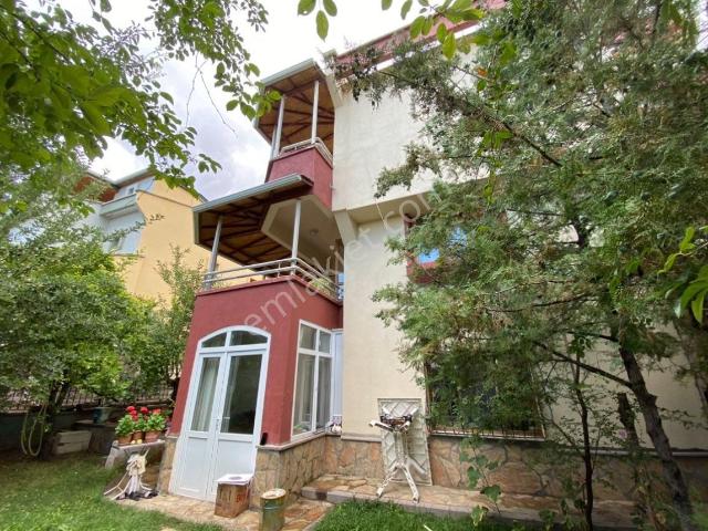 Gölbaşı Gökkuşağı Sitesinde Satılık Triplex Köşe Villa