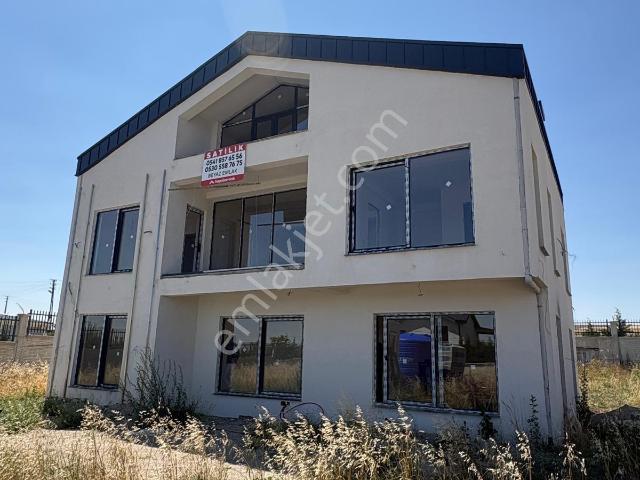 Gölbaşı Hacılarda 6+2 Villa Doğayla İç İçe Lüks Yaşam Fırsatı