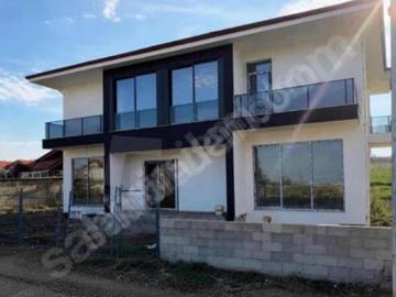 Gölbaşı Halaclı'da İskanlı 350 m 8+2 Villa 636 m Arsalı