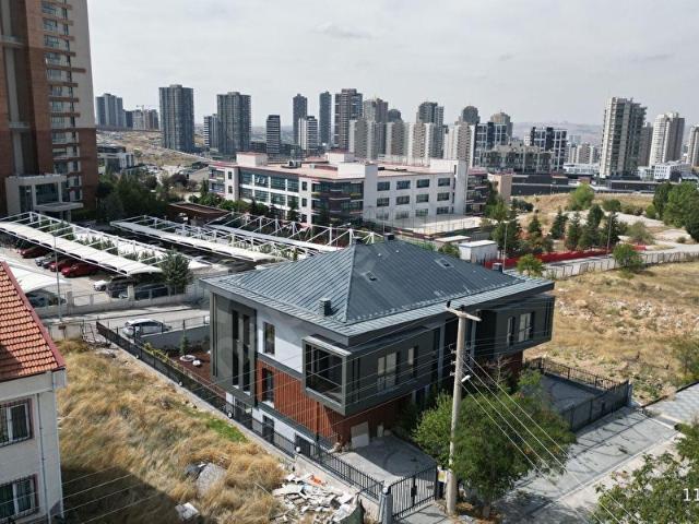 GÖLBAŞI İNCEK KIZILCAŞAR MAHALLESİ TEK YAPI DA EMSALSİZ, ASANSÖRLÜ, ÖZEL MİMARİ 4+2 SATILIK VİLLA.