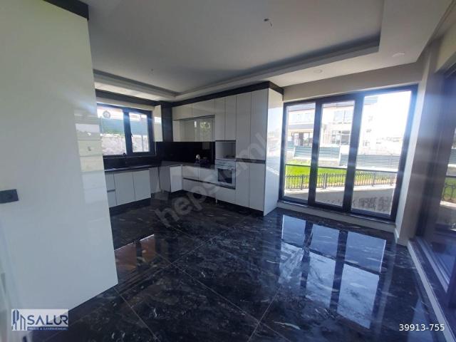 GÖLBAŞI KARŞIYAKA DA MÜSTAKİL 5+1 400 M2 YENİ LÜKS YAPILI VİLLA