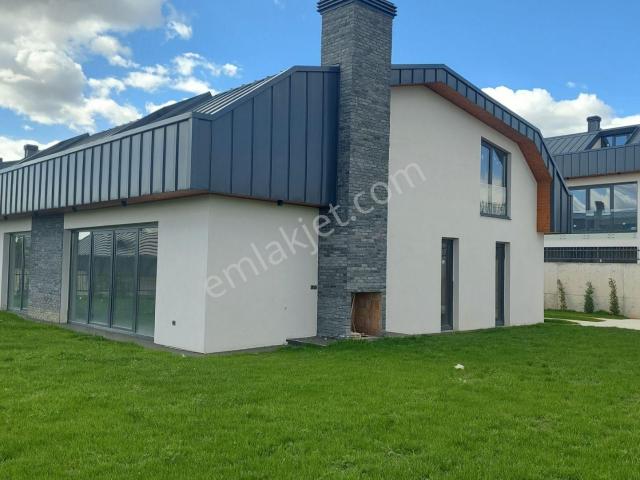 Gölbaşı Karşıyaka Da Sıfır Site İçinde Full Yapılı İskanlı Villa