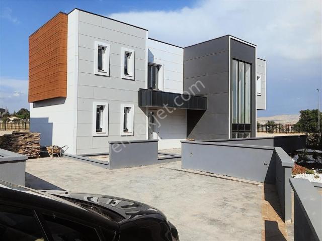 Gölbaşı Karşıyaka Mh. La Perla Koru'da Satılık 6+1 Villa Takaslı