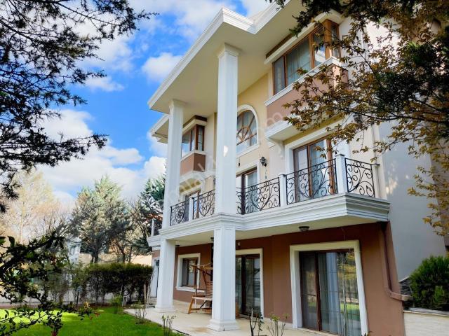 Gölbaşı Karşıyakada Nesibe Aydın Yakını Site İçinde Villa