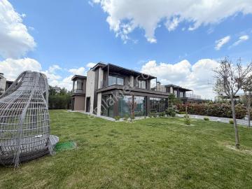 Gölbaşı Karşıyaka'da Yerden Isıtmalı Satılık Lüks Villa